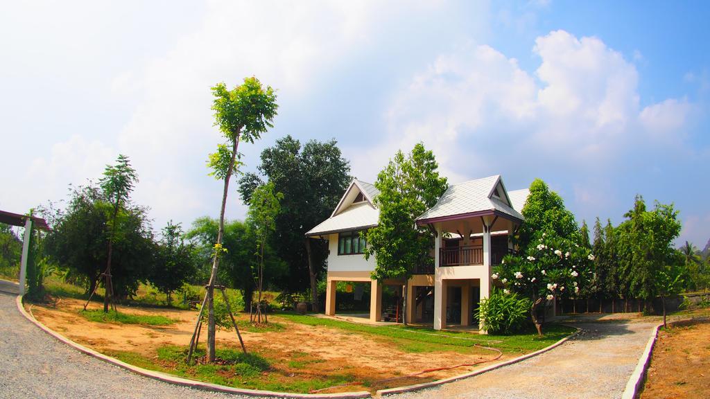 Hotel Baan2Rai à Kanchanaburi Extérieur photo