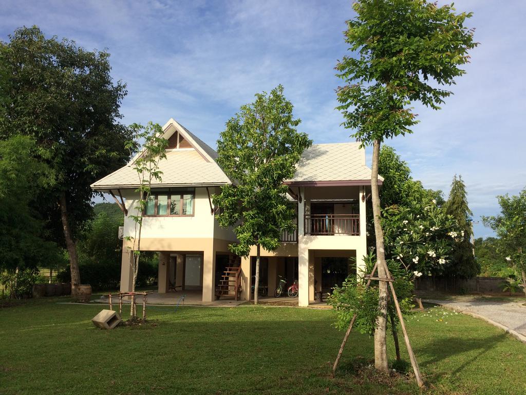 Hotel Baan2Rai à Kanchanaburi Extérieur photo